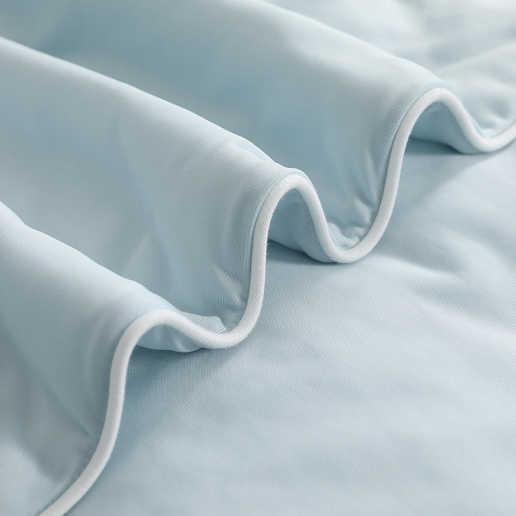 Thermal regulating blankets